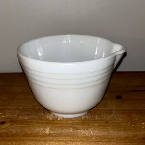 Pyrex Hamilton Beach #11 mixer bowl with spout